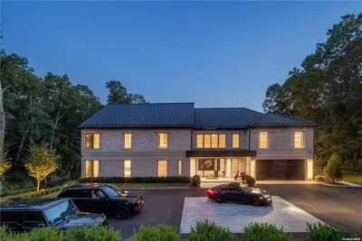 Photograph of 2062 Crest Road