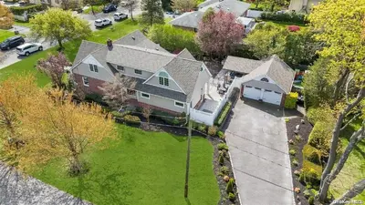 Photograph of 451 Windsor Avenue
