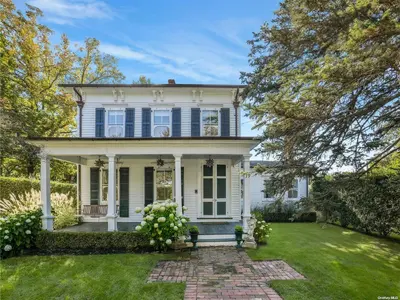 Photograph of 22 Bellport Lane