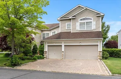 Photograph of 37 Hamlet Drive