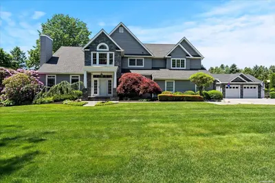 Photograph of 49 White Birch Circle
