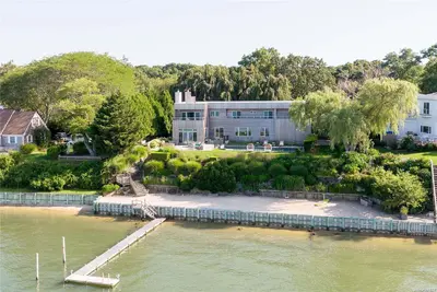 Photograph of 1415 Parish Drive