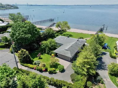 Photograph of 13 Locust Cove Lane