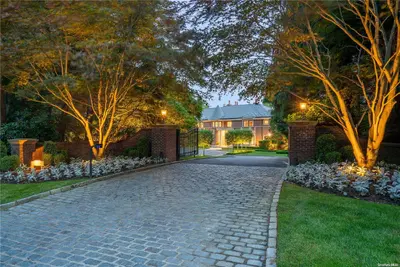 Photograph of 8 Saddle Ridge Road