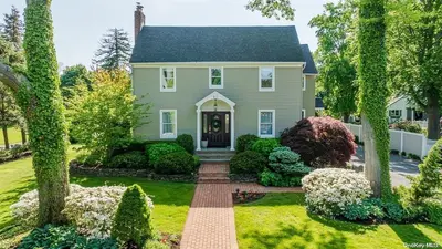 Photograph of 60 Carll Avenue