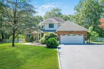Photograph of 7 Woodhollow Ct