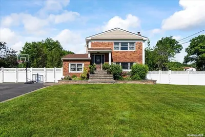 Photograph of 1000 Montauk Avenue
