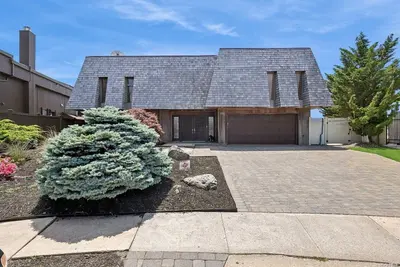 Photograph of 2594 Norton Place