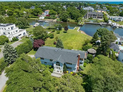Photograph of 147 Bayberry Road