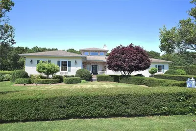 Photograph of 32 Sycamore Drive