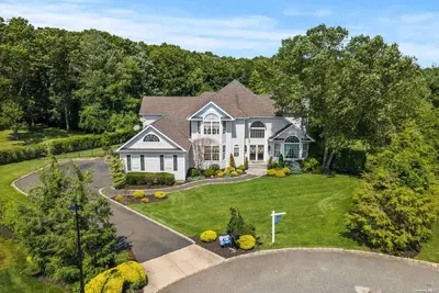 Photograph of 5 Bayberry Court