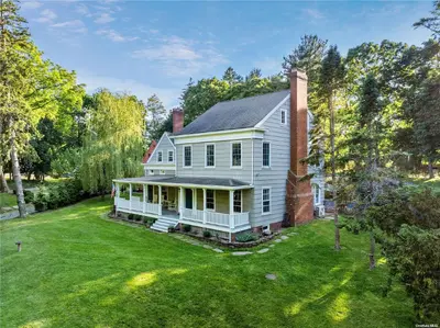 Photograph of 109 Sound Road