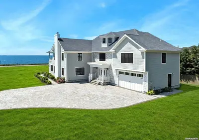 Photograph of 260 Gillette Avenue