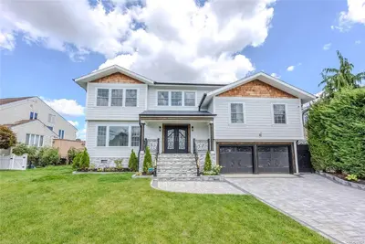 Photograph of 2831 Bay Drive
