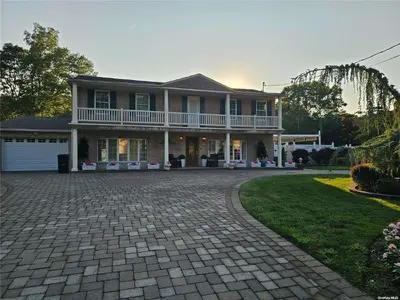 Photograph of 64 Woodview Lane