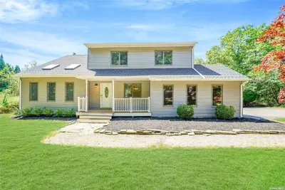 Photograph of 304 Weeks Avenue