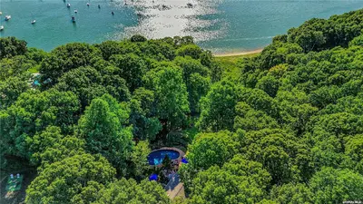 Photograph of 31 Beach Road