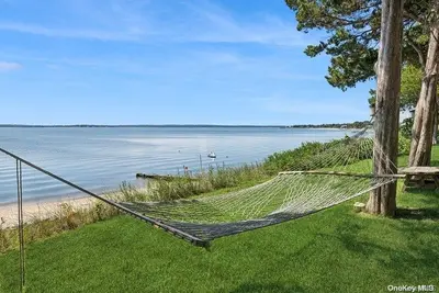 Photograph of 1487 Peconic Bay Boulevard