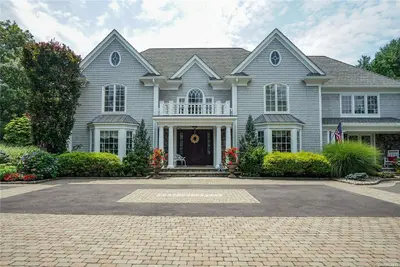 Photograph of 270 Foxhunt Crescent