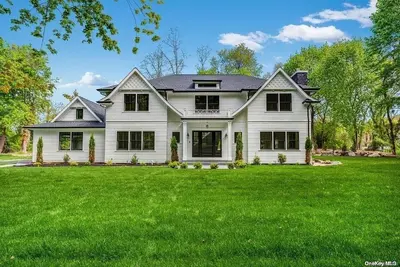 Photograph of 254 Shore Road