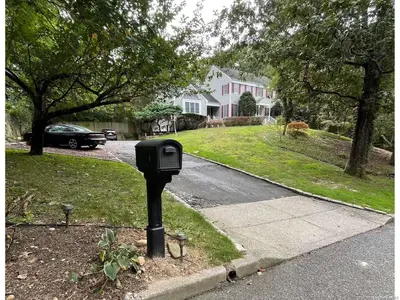 Photograph of 4 Niewood Drive