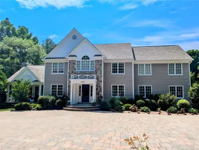 Photograph of 6 Maureen Drive