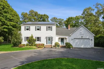 Photograph of 61 Roe Avenue