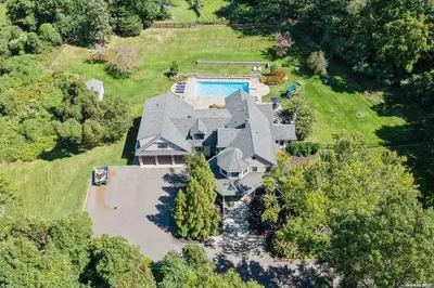 Photograph of 319 Old Mill Road