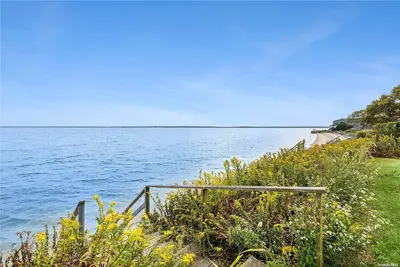 Photograph of 1653 Peconic Bay Boulevard