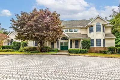 Photograph of 8 Tavern Way