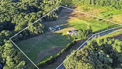 Photograph of 1458 Middle Road
