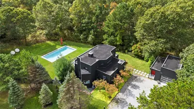 Photograph of 707 Pleasure Drive