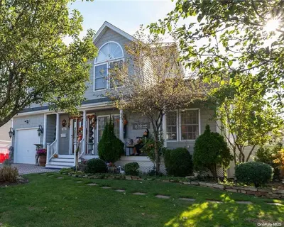 Photograph of 653 Broome Avenue