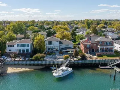 Photograph of 2915 Shore Drive
