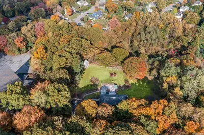 Photograph of 457 Pond Path